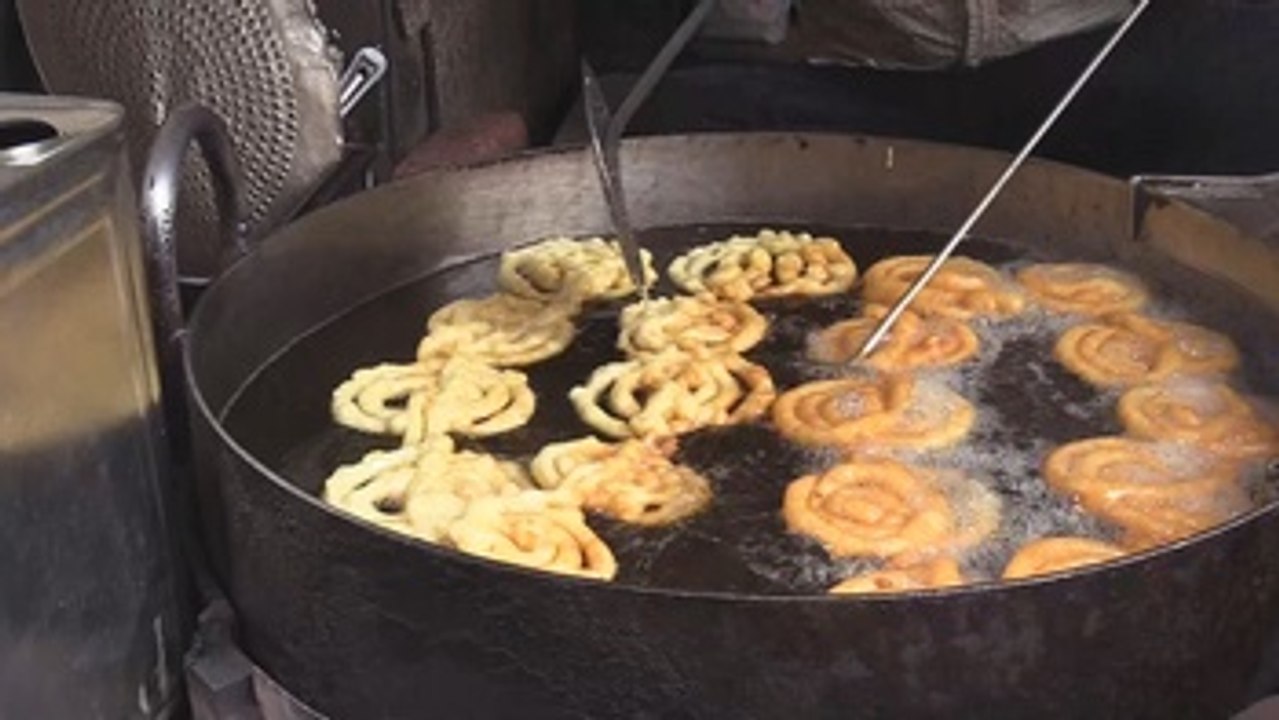 El puesto de dulces indios de 140 años que sirve a políticos y estrellas