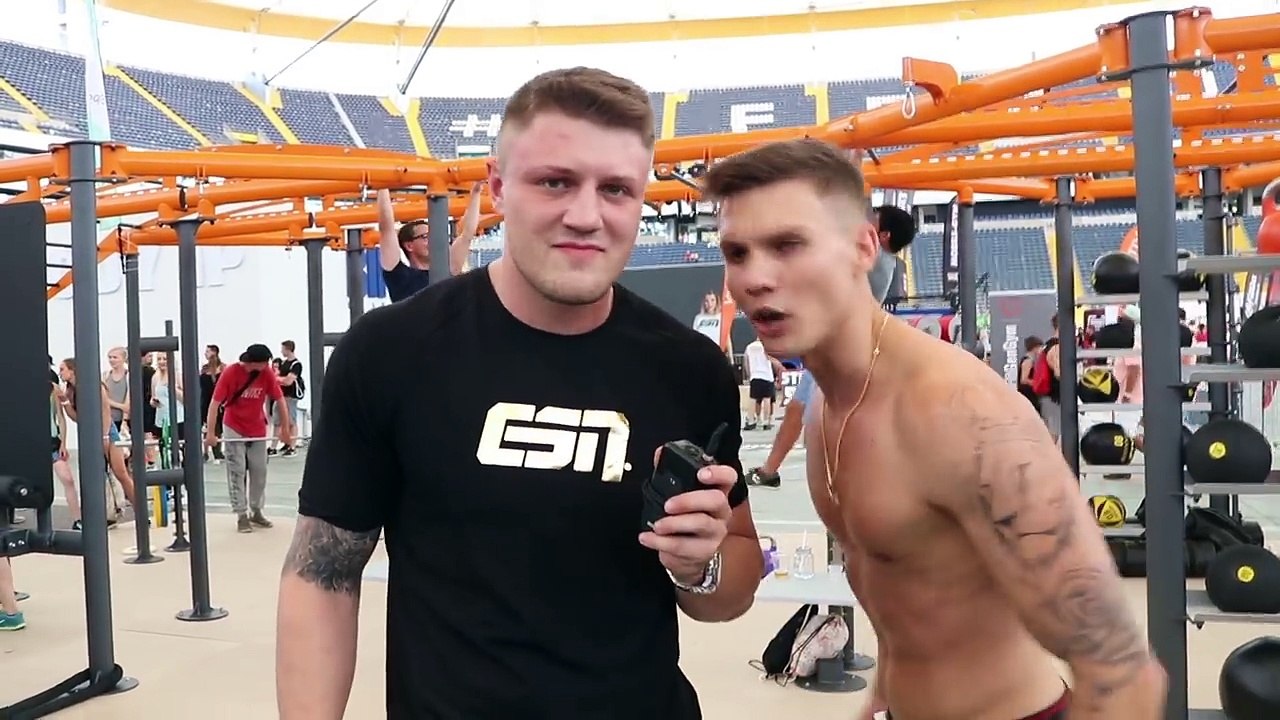 Michael SMOLIK vs. KSFREAK - Armdrücken CHALLENGE & mehr ׀ ARM WRESTLING