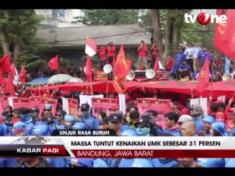 Ribuan Buruh Unjuk Rasa di Gedung Sate Tuntut Kenaikan UMK