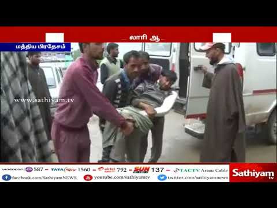 கட்டுப்பாட்டை இழந்த லாரி ஆற்றுக்குள் கவிழ்ந்து...