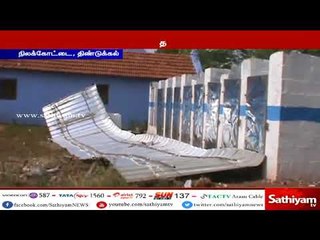 ஜோக்கர் திரைப்பட பாணியில், கட்டப்பட்ட கழிவறை அரை மணி நேரம் பெய்த மழைக்கு தாங்காமல் இடிந்து விழுந்தது