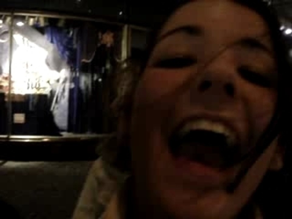 [ C'est veeeeert! Et on salue tout le monde haha __#]