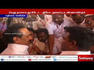 5 அம்ச கோரிக்கைகளை வலியுறுத்தி  போராட்டத்தில் ஈடுபட்டுள்ளவர்களை ஸ்டாலின் சந்தித்து பேசினார்