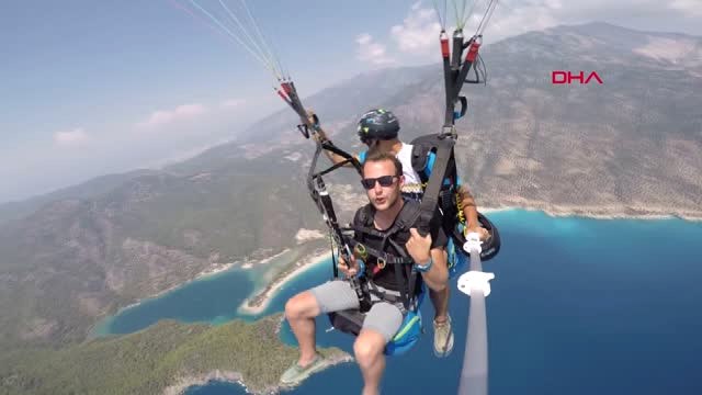 Muğla Yamaç Paraşütü Yaparken Klarnet Çaldı