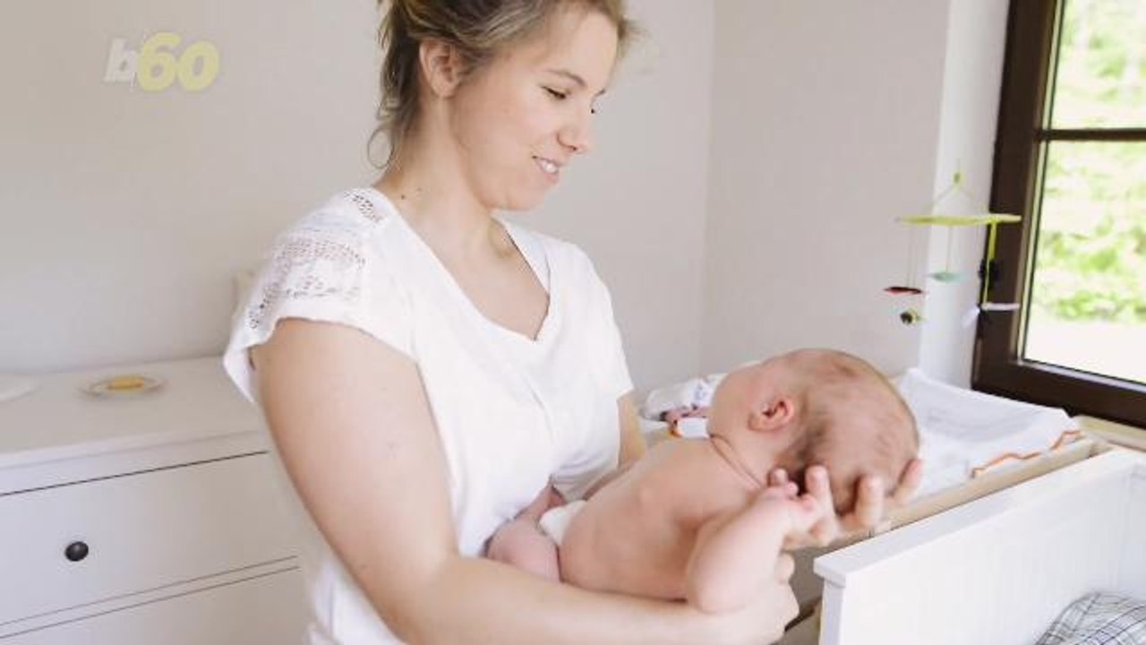 Model Breastfeeds Daughter on The Runway