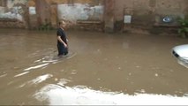 Beykoz Anadolu Hisarı'nda Su Baskını: Araçlar Suda Mahsur Kaldı