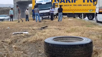 Tosya'da Tır Refüje Çıktı: 1 Yaralı