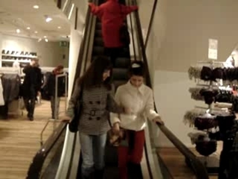 [ Cléo & Kmi qui font du moonwalk, oh la la O__o__# ]