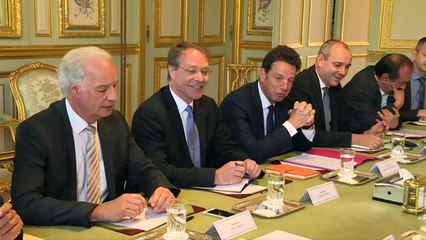 Les syndicats vigilants face au changement de ton de Macron