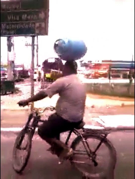 Crazy Man Balance On Bike with Gas Cylander Amazing Must watch