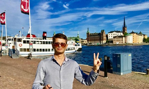 أداة غيّرت مفهوم التقاط صور السيلفي... استخدموا أرجلكم!