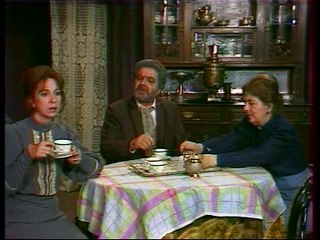 BLACK & WHITE -- MYRON __ '''ΟΙ ΜΙΚΡΟΑΣΤΟΙ''' -- (1ο) --(ΜΑΞΙΜ ΓΚΟΡΚΙ)- ΚΑΤΕΡΙΝΑ ΒΑΣΙΛΑΚΟΥ,, ΙΑΚΩΒΟΣ ΨΑΡΡΑΣ,,ΜΑΡΙΑ ΦΩΚΑ,,ΝΟΡΑ ΚΑΤΣΕΛΗ,,ΘΑΝΑΣΗΣ ΜΥΛΩΝΑΣ,,ΑΝΝΑ ΓΕΡΑΛΗ,,ΝΙΚΗΦΟΡΟΣ ΝΑΝΕΡΗΣ,,ΧΡΗΣΤΟΣ ΜΑΝΤΖΑΡΗΣ,,ΑΛΕΞΗΣ ΣΤΑΥΡΑΚΗΣ,,-- ΘΕΑΤΡΙΚΗ ΣΚΗΝΟΘΕΣΙΑ:Λ. ΚΑΛΛΕΡΓΗ