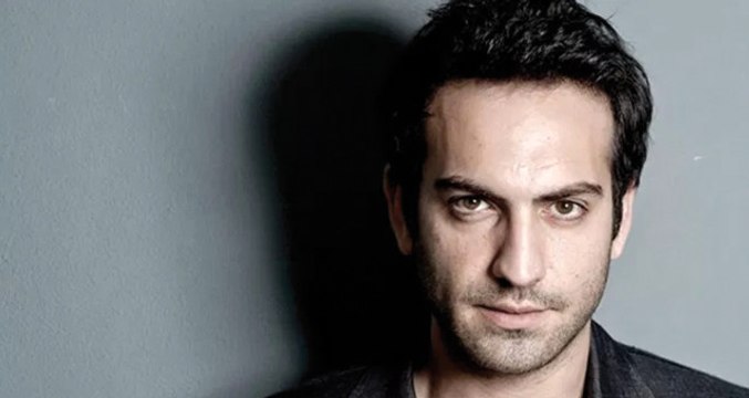 Ünlü Oyuncu Buğra Gülsoy, Eşiyle Birlikte Kendini Sokaklara Vurdu!