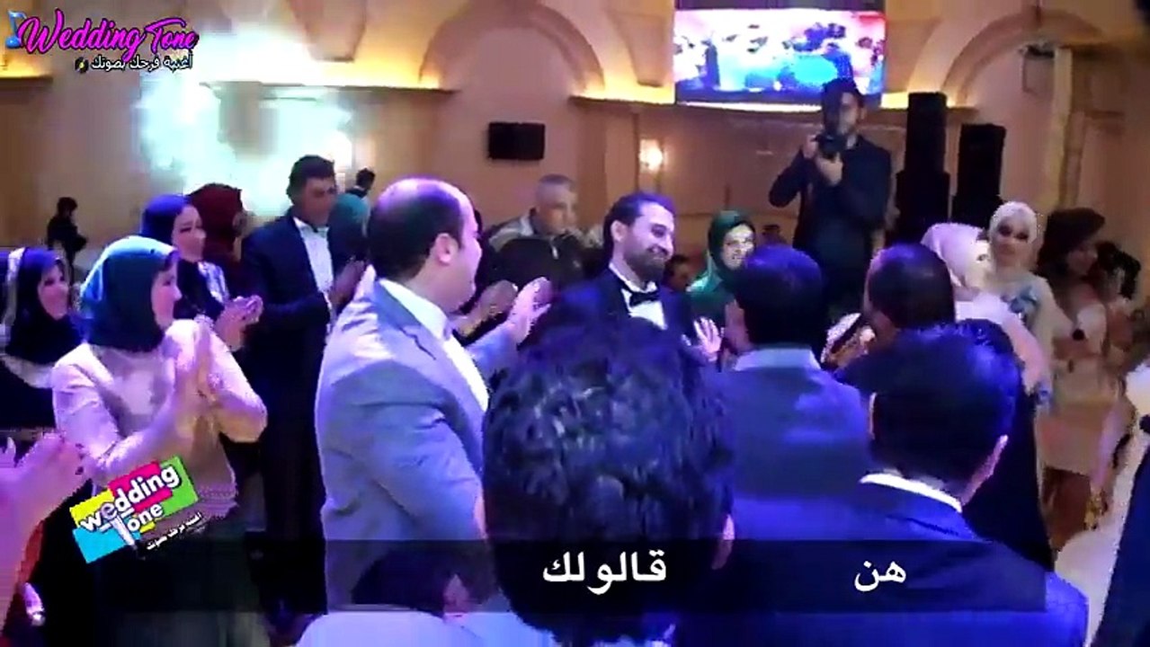 أصحاب العريس جابوله “بامبرز” هدية فرحه وغنوله “إلبس ياعريس”وشوف رد العروسه وأصحابها