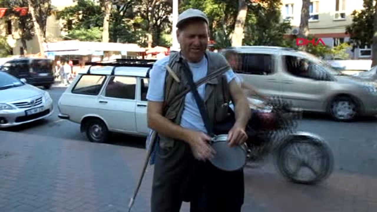 Balıkesir Görme Engelli 'Aşık Mustafa', Darbuka...