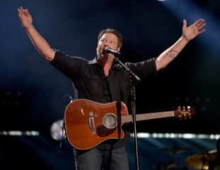Blake Shelton Blames Stage Fall on Alcohol