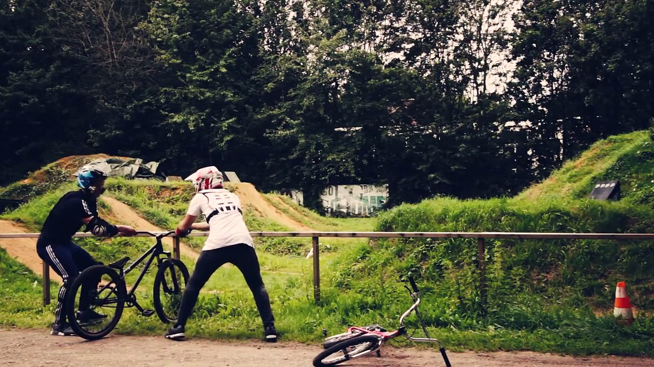 DIRT vs BMX RACE 2.0