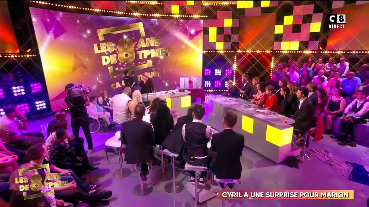 Cyril Hanouna offre une montagne de cadeaux à une famille du public