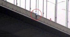15 Temmuz Şehitler Köprüsü'nde İntihar Girişimi! Trafik Durma Noktasına Geldi