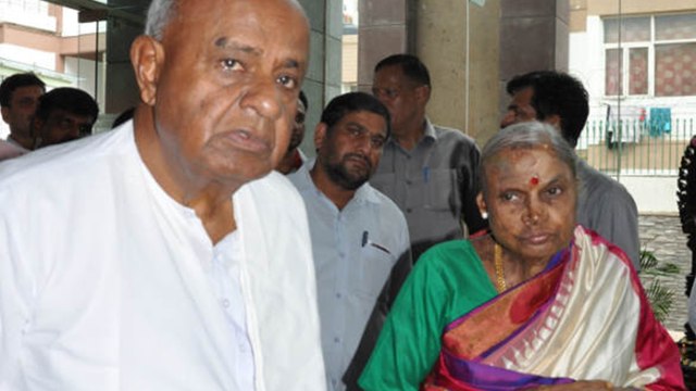 ದೆಹಲಿಯ ಕರ್ನಾಟಕ ಭವನಕ್ಕೆ ಮೊದಲ ಬಾರಿಗೆ ಭೇಟಿ ಕೊಟ್ಟ ಎಚ್ ಡಿ ದೇವೇಗೌಡ ದಂಪತಿ | Oneindia Kannada