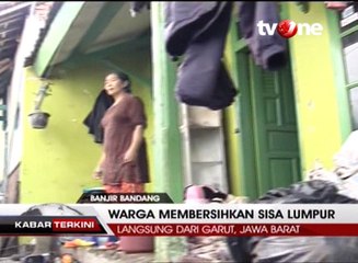 Pasca Banjir Bandang Garut, Warga  Bersihkan Sisa Lumpur