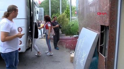 Adnan Oktar Operasyonu Şüphelilerden Bir Bölümü Adliyeye Sevk Ediliyor 3