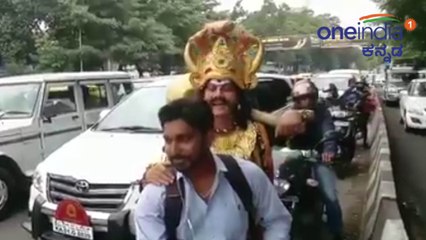 ಯಮ ಬರ್ತಾನೆ, ನಿಮ್ಮ ಬೈಕ್‌ ಹಿಂದೆ ಕೂರ್ತಾನೆ, ಹೆಲ್ಮೆಟ್‌ ಹಾಕ್ತೀರಾ ಇಲ್ವಾ? | Oneindia Kannada