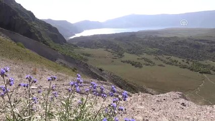 Nemrut Krater Gölü'ne Ziyaretçi Akını