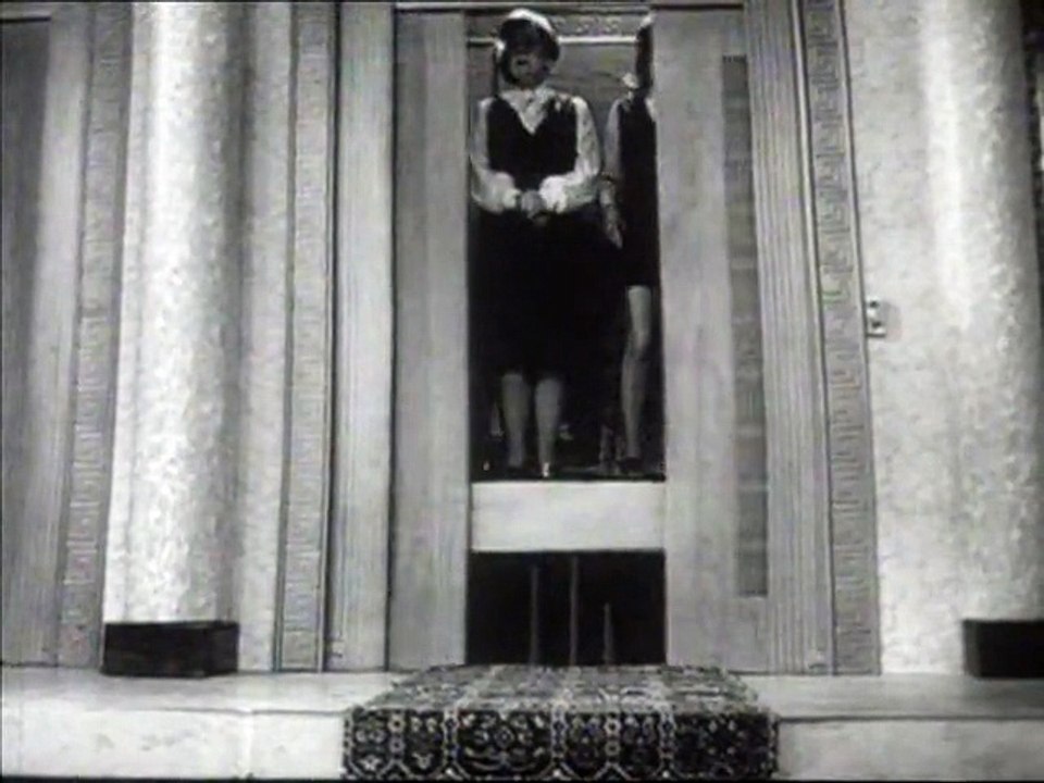 Are You Being Served S01e00 @ Paradise [Pilot]