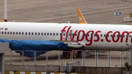 Pegasus uçağının kalkışta lastiği patladı