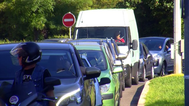 Les réactions des automobilistes dans les bouchons à Martigues.