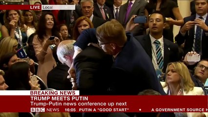 Trump-Putin Summit- Journalist dragged out of conference room - BBC News