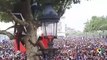 Paris - Champs Elysées : il saute dans la foule depuis un arbre