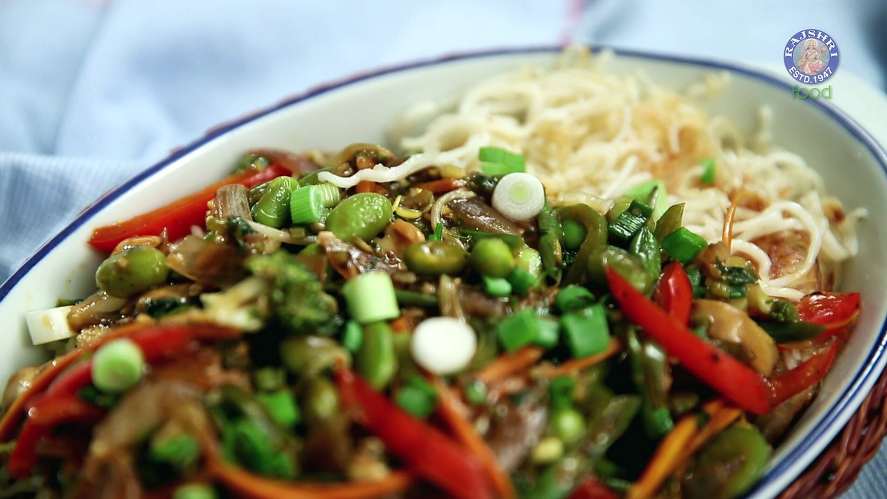 Pan Fried Noodles Recipe - How to Cook Pan Frie...