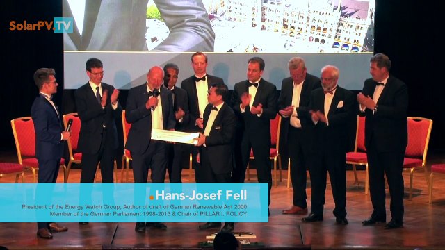 Tom Zhao at BYD presents a symbolic SkyRail to Hans-Josef Fell, Father of Renewables in Germany