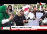 Ratusan Ibu-ibu Berunjuk Rasa di Depan Istana Negara