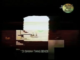 Dibawah Tiang Bendera by Franky Sahilatua, Iwan Fals, Trie Utami, Nicky Astria, Edo Kondologit dan Ian Antono