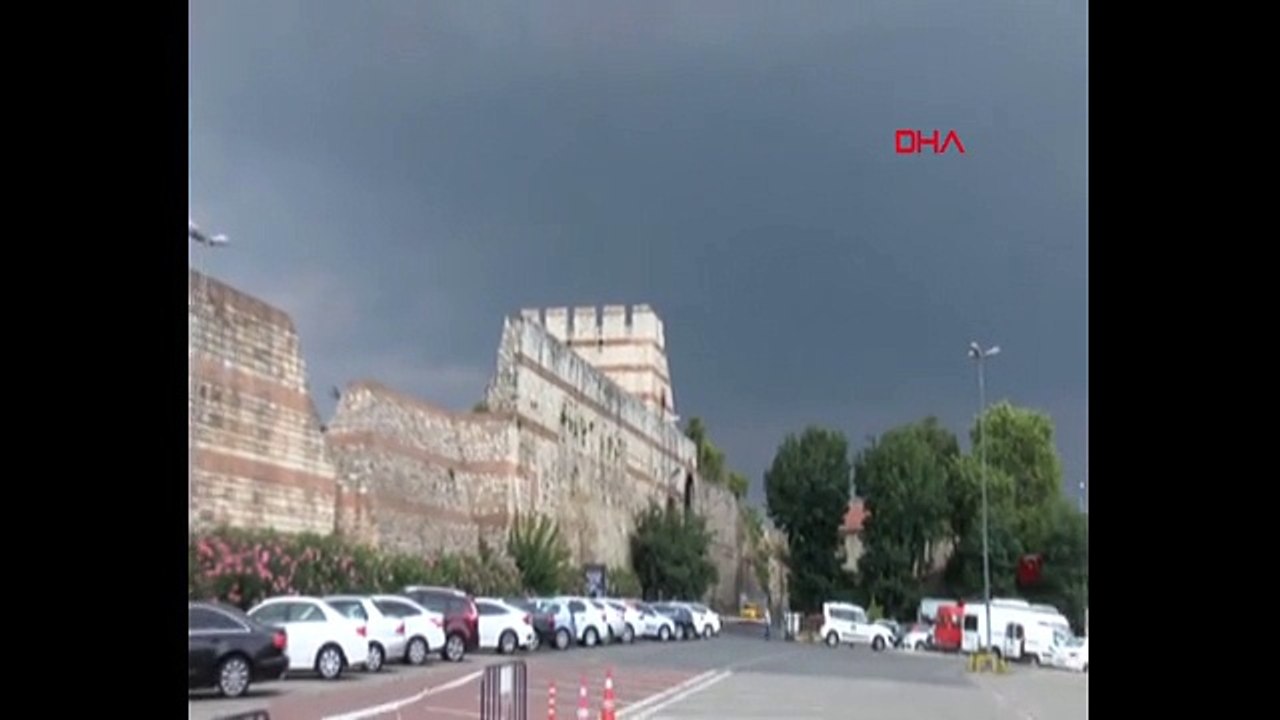 Meteoroji uyarmıştı... İstanbul'da beklenen yağış etkisini gösterdi