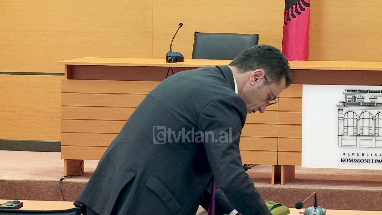 Shkarkohet nje tjeter anetar i Gjykates se Larte