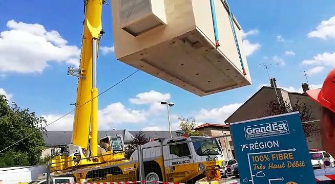 Pose à Pont-à-Mousson du premier nœud de raccordement à la fibre optique