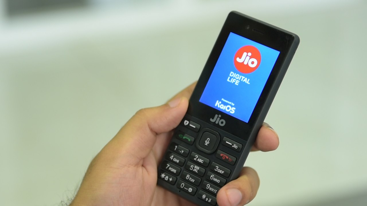 Here's how WhatsApp and YouTube work on JioPhone