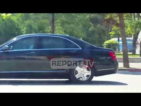 Report Tv - Presidentja kroate, Kolinda Grabar-Kitaroviç mbërrin në Tiranë