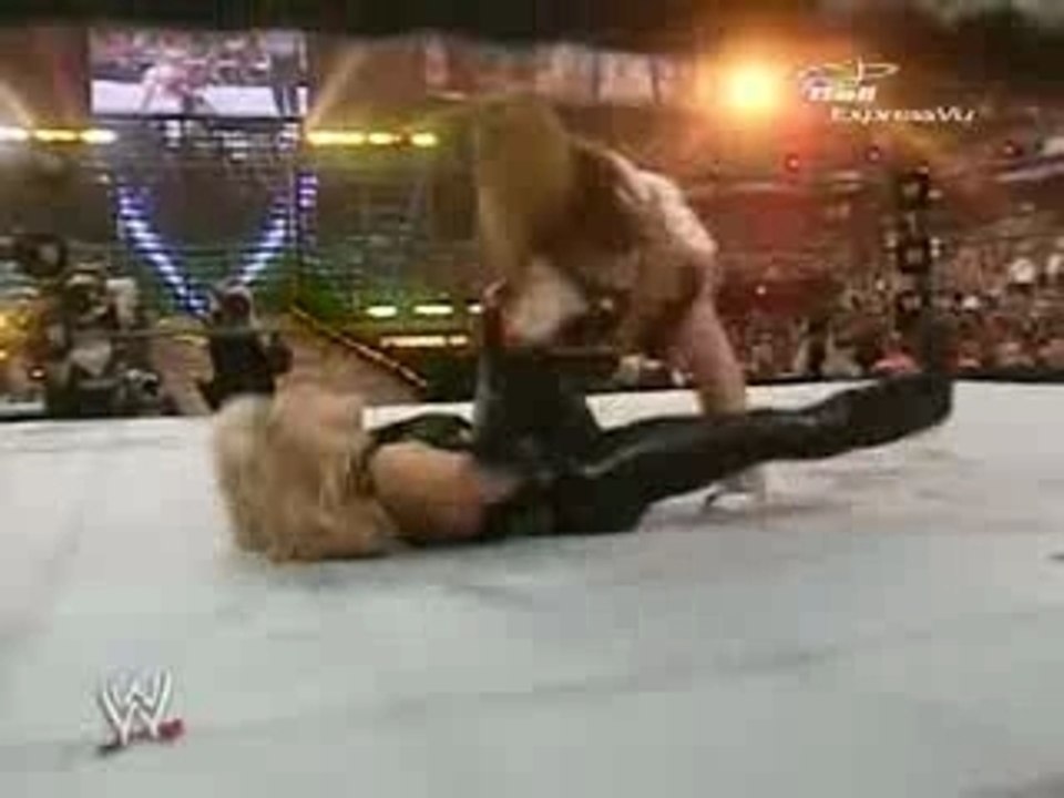 trish stratus vs mickie james