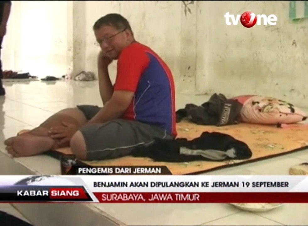 Pengemis Bule Asal Jerman Ditangkap Satpol PP di Surabaya