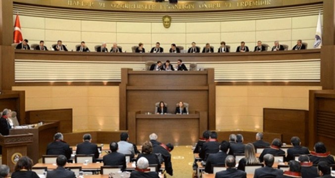 Anayasa Mahkemesi, İki Siyasi Partiyi Dağılmış Sayarak Hukuki Varlığına Son Verdi
