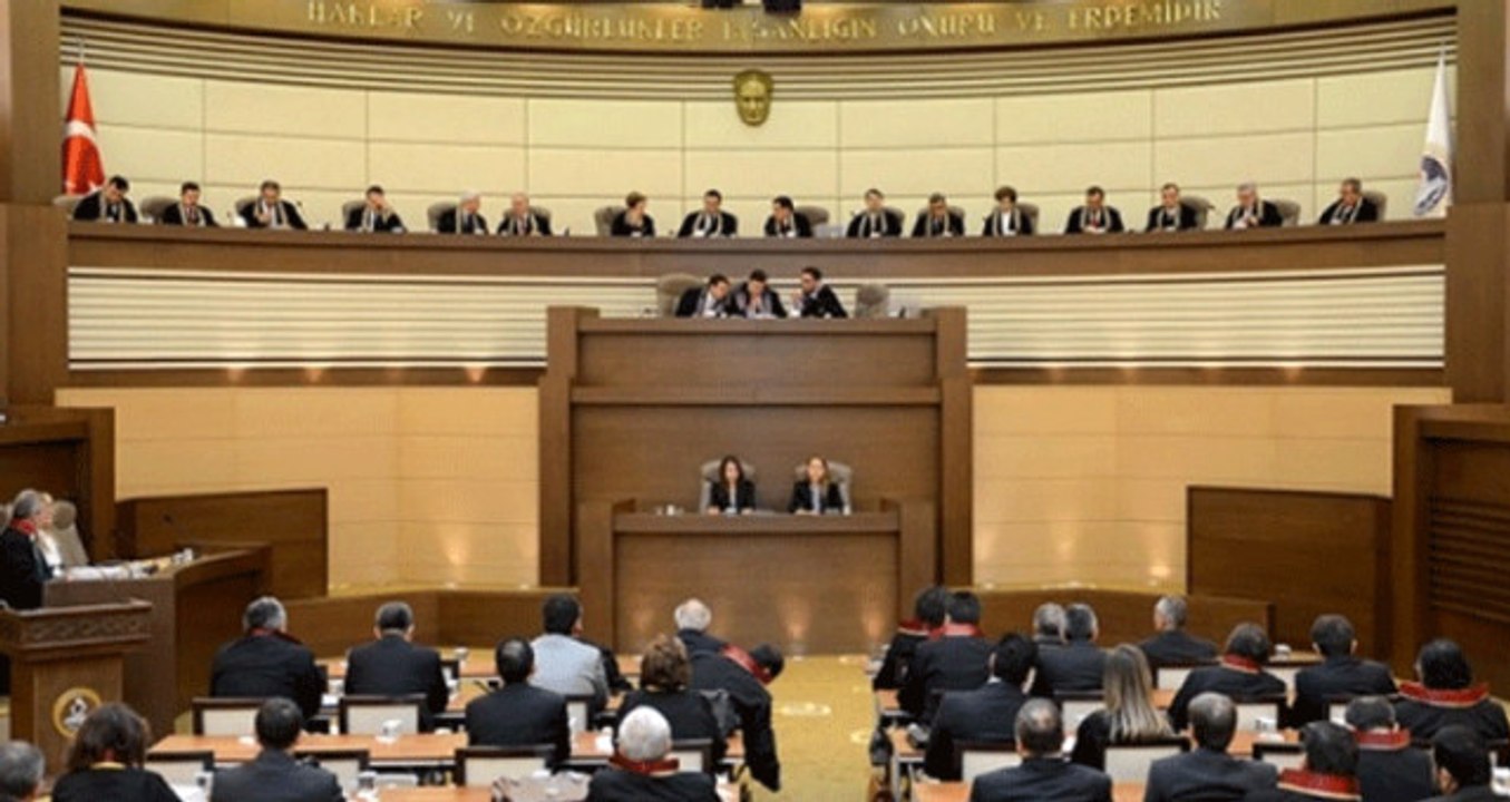 Anayasa Mahkemesi, İki Siyasi Partiyi Dağılmış Sayarak Hukuki Varlığına Son Verdi