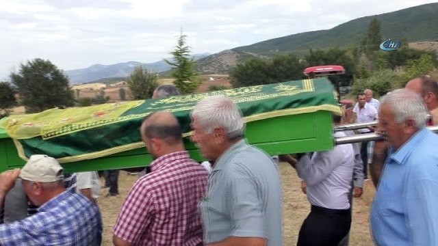 Traktör kazasında hayatını kaybedenler defnedildi
