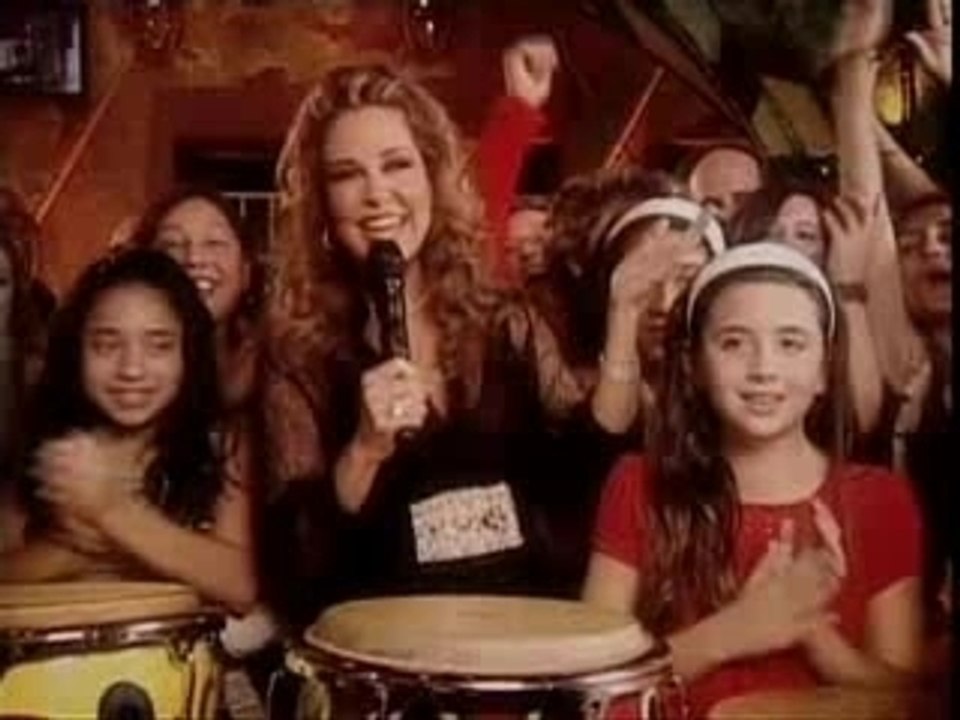 Daddy Yankee - Ella Me Levanto @ Nuestra Navidad