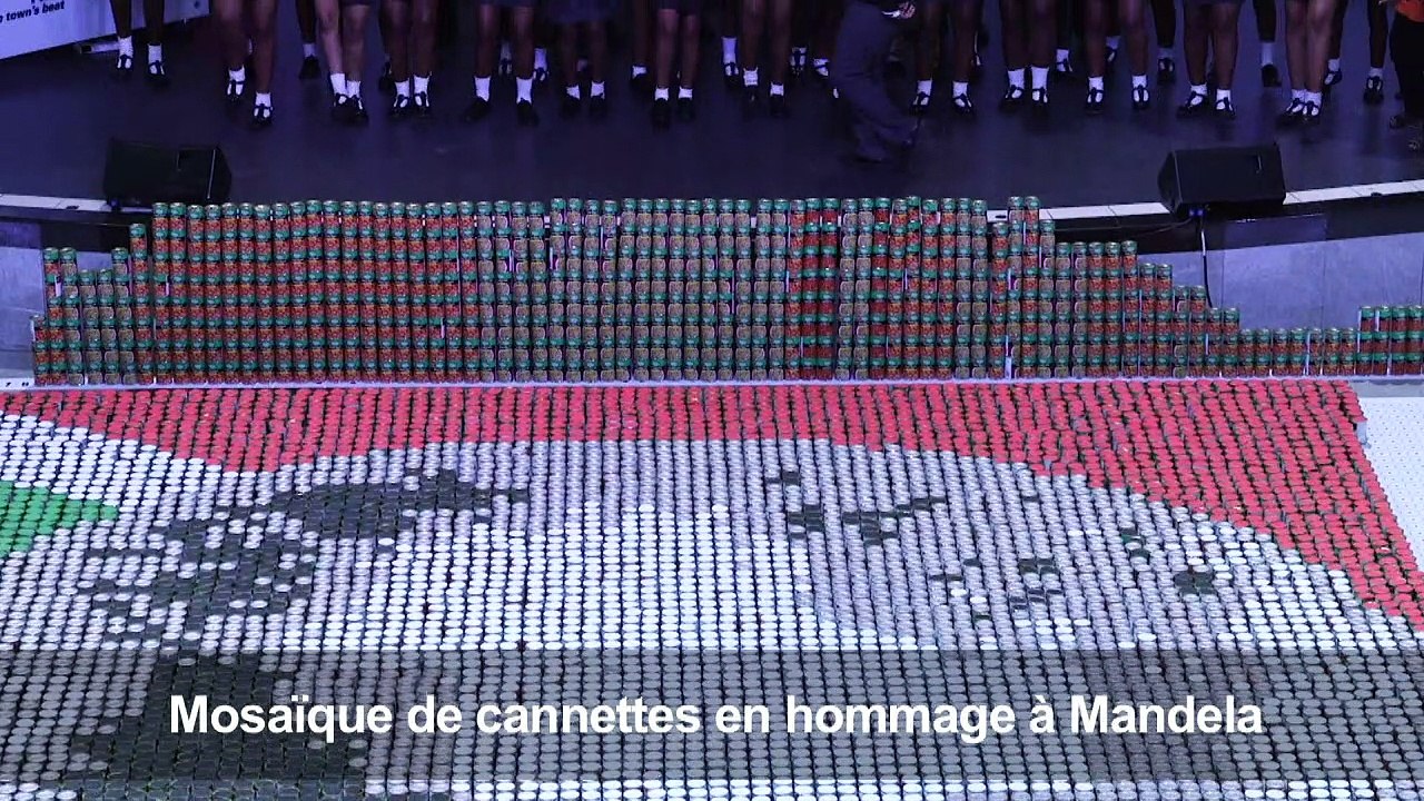 Une mosaïque géante de cannettes en hommage à Nelson Mandela