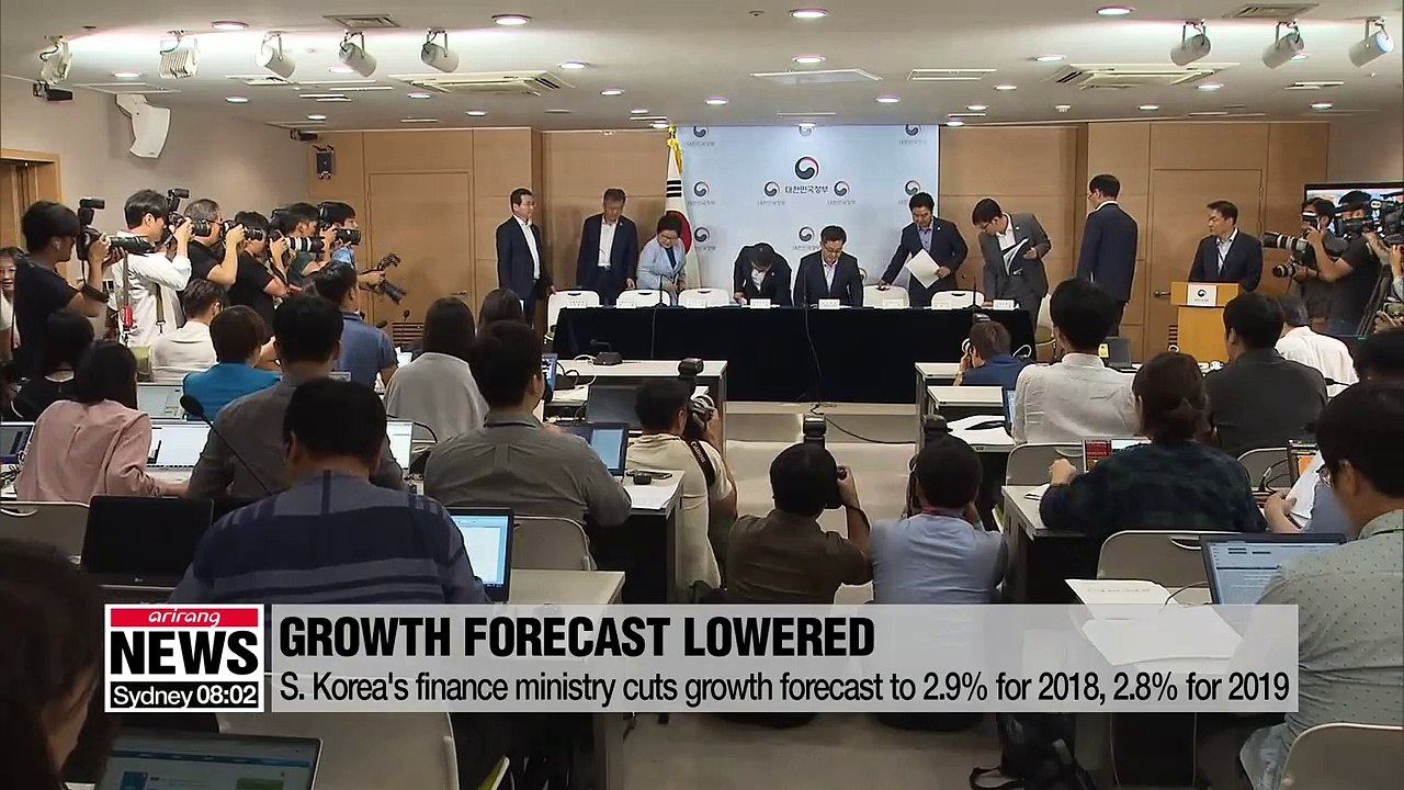 Gov't lowers growth forecast to 2.9%, unveils economic policy plans